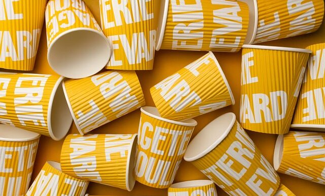 Jakie plastiki rozpuszcza aceton?