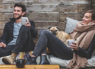 Czy pies w bagażniku musi być Przypiety?